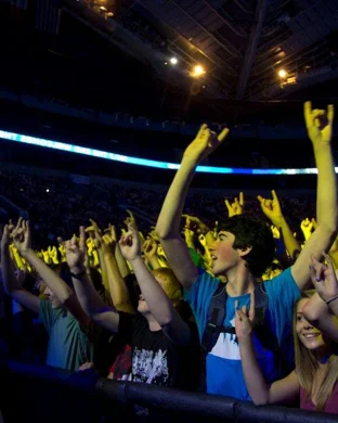 Arooj Aftab - Artist